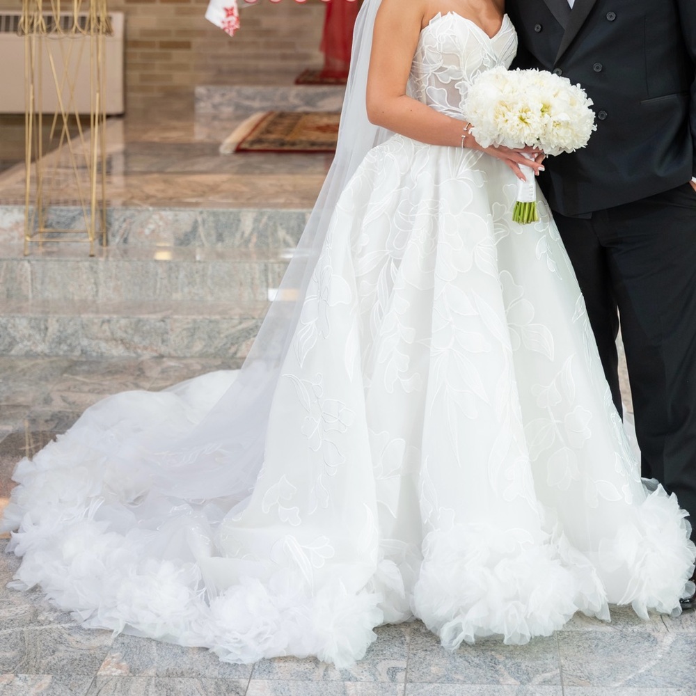 EVE OF MILADY WEDDING GOWN